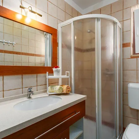 Apartment Komfortables Wenige Minuten Zur Altstadt Von Und Zum Mit Garten Porec
