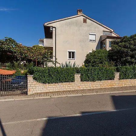 Apartment Komfortables Wenige Minuten Zur Altstadt Von Und Zum Mit Garten Porec