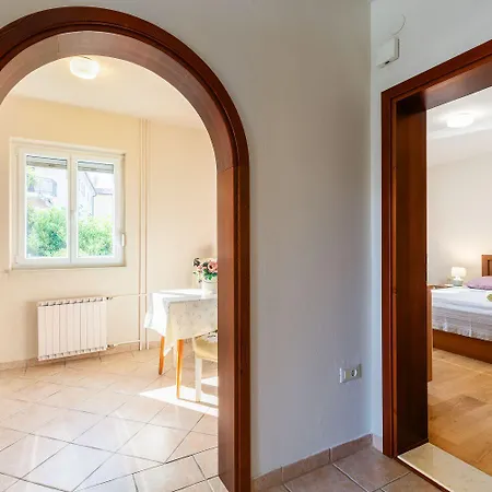 Komfortables Wenige Minuten Zur Altstadt Von Und Zum Mit Garten Porec