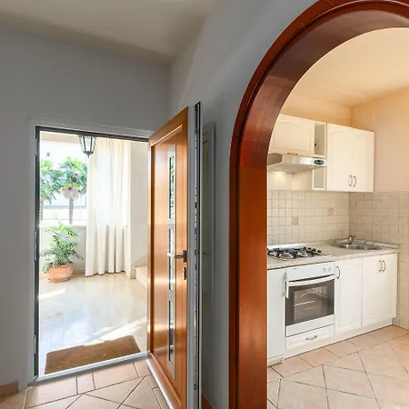 Komfortables Wenige Minuten Zur Altstadt Von Und Zum Mit Garten Apartment Porec