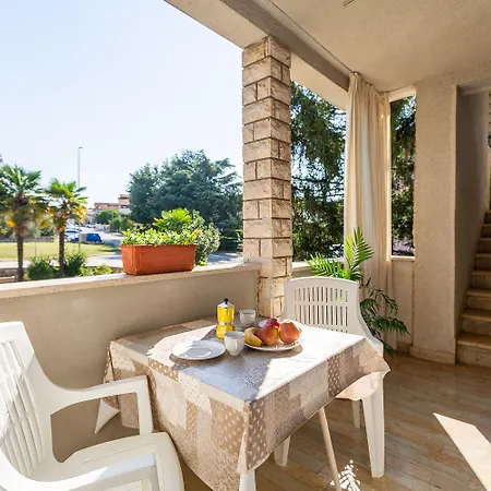 Apartment Komfortables Wenige Minuten Zur Altstadt Von Und Zum Mit Garten Porec